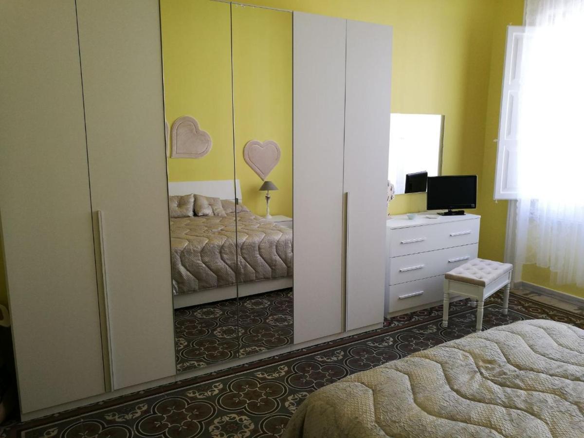 Appartamento Cuore Al Centro Di Taranto Dış mekan fotoğraf